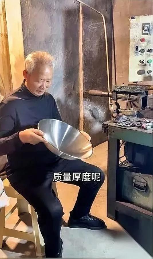 瑞安锅加厚了！

但我却想泼冷水

女人真需要1.1厚度的锅吗？傅老板说新样品质