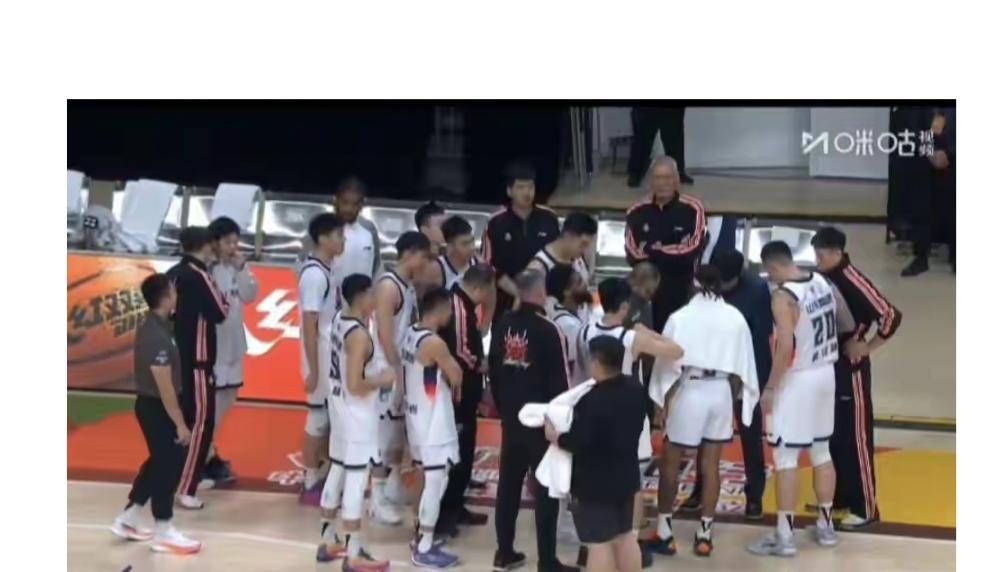 篮球场上得分，鲍威尔是把好手，奉献26分全队最高，但第4节失态，几次失误差点断送