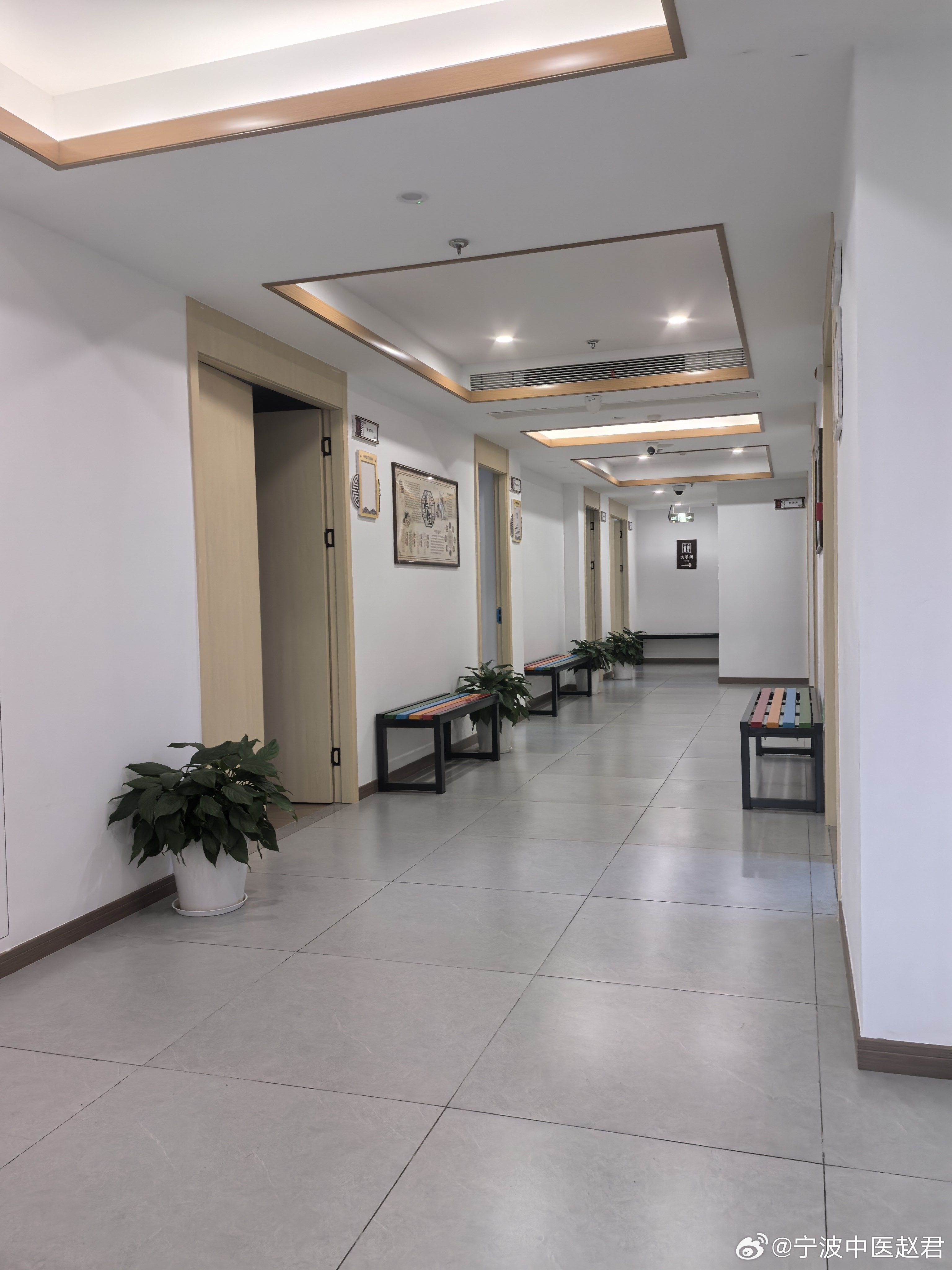 周一晚上，桑田路，鄞州柏苑堂中医门诊部，我和老板说：第一，换到三楼，空间要宽敞且