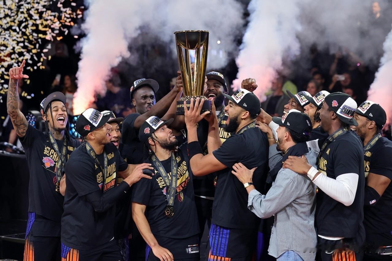 打脸肖华，篮球圣地看不上NBA杯冠军？
NBA杯总决赛中，尼克斯战胜了马刺队获得