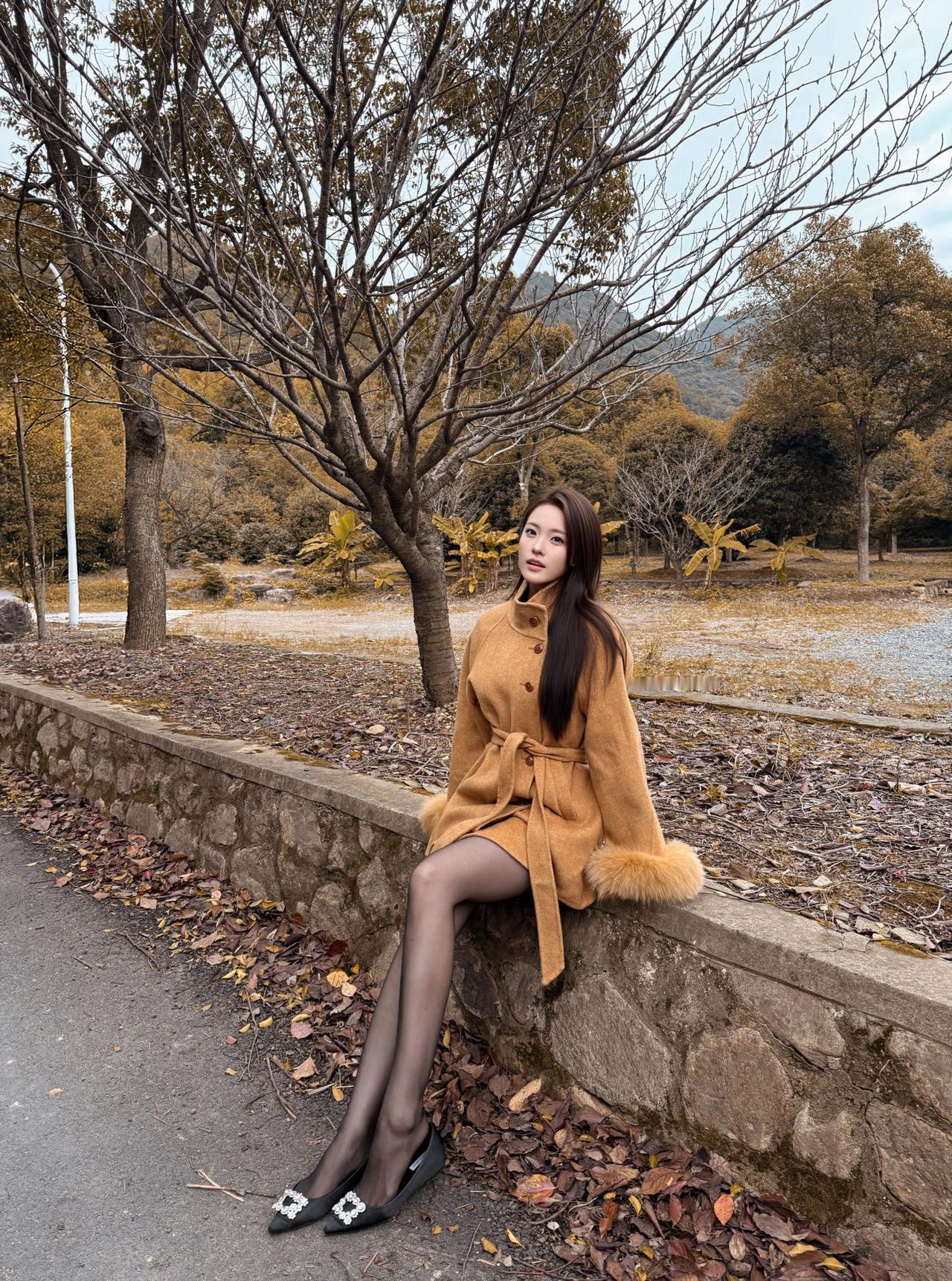 黑色的配什么衣服都好看。