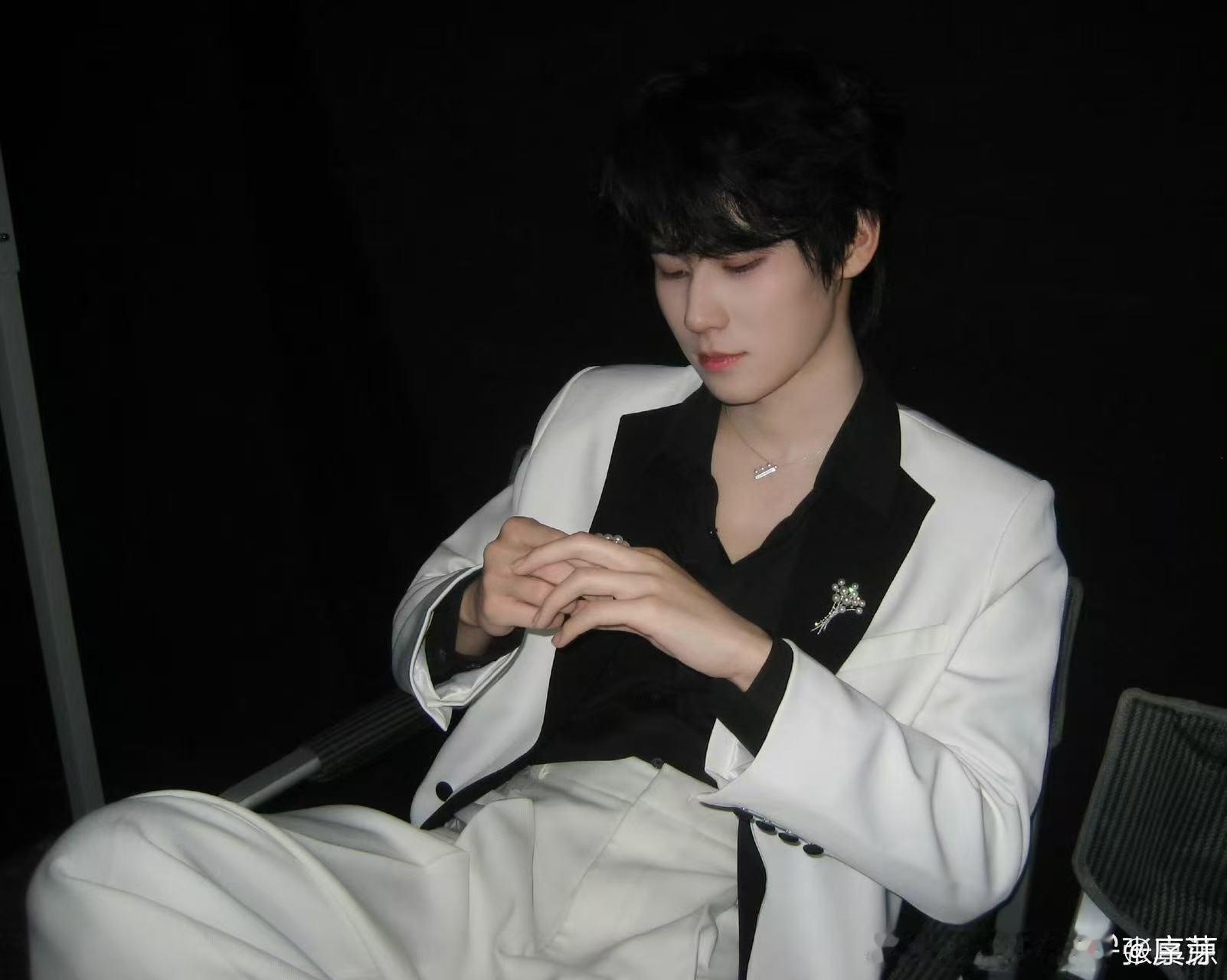 张真源是时代少年团在跑男的人脉 有张真源在真的太安心，完全扛起时代少年团跑男人脉