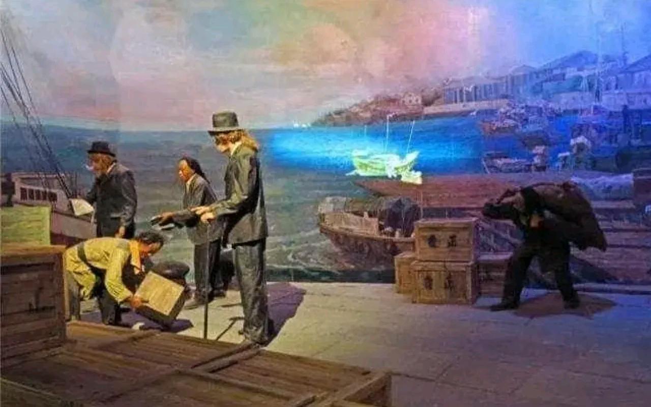 公元1593年，在菲律宾经商的陈振龙花重金买了一批红薯藤，冒死将它们偷偷编进了回