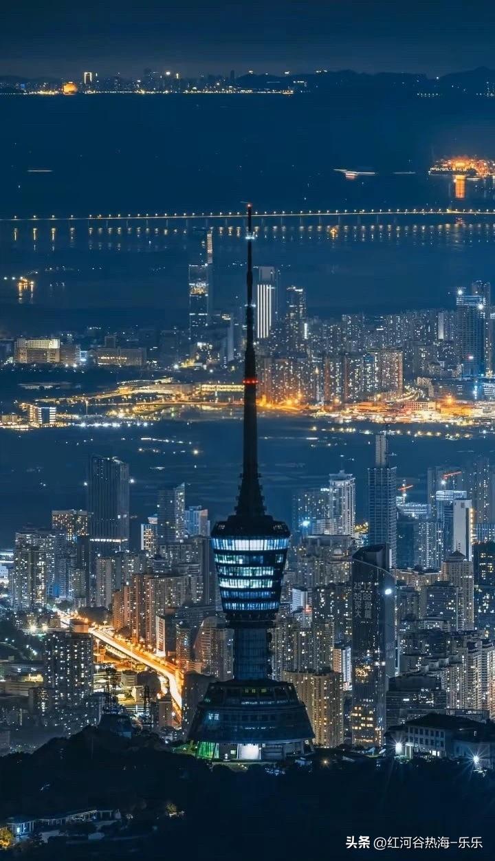 夜晚深圳梧桐山视角，真的很美~