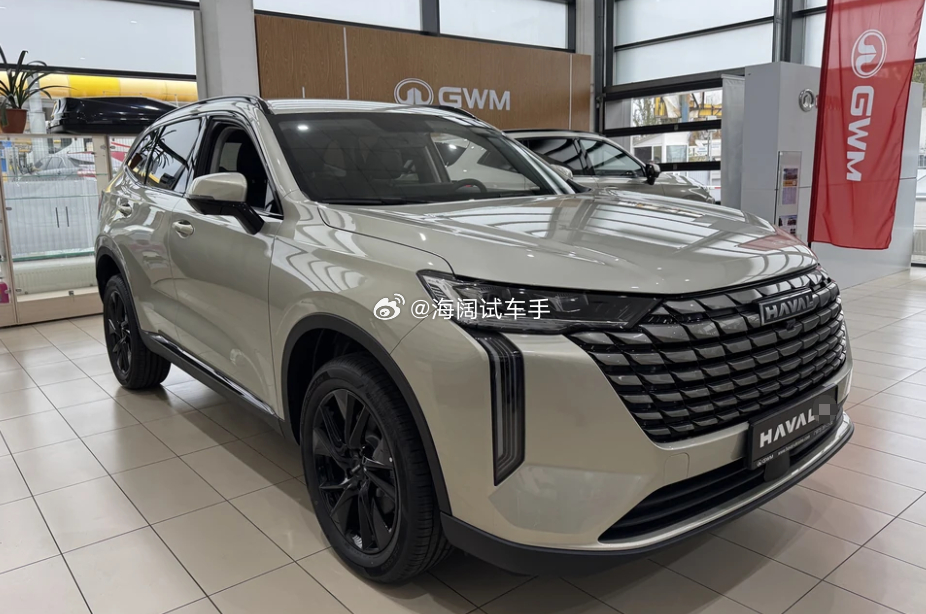 乌克兰版哈弗H6，这是2.0T+9DCT+前驱，这是新车，当地要价折合人民币约为