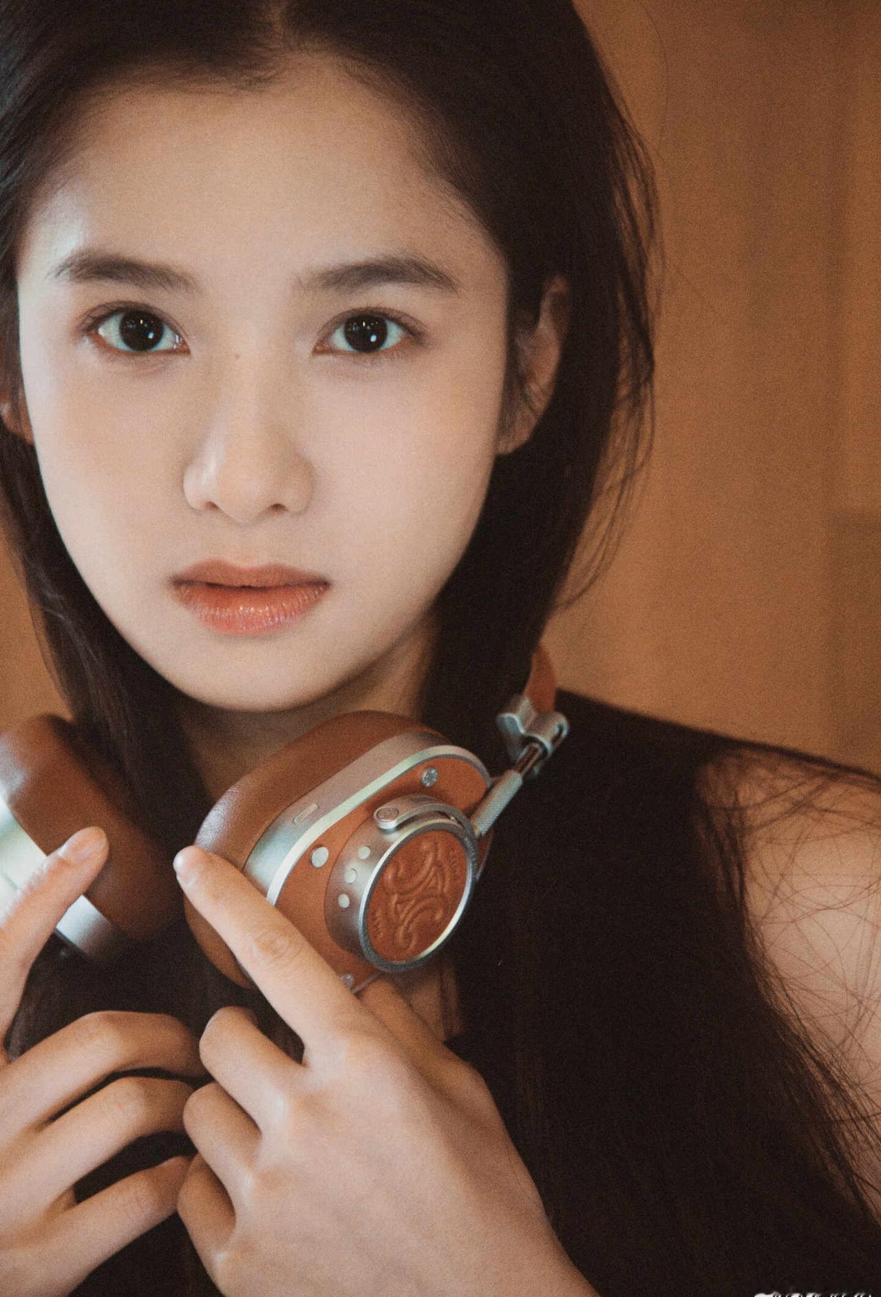 🎧
张婧仪