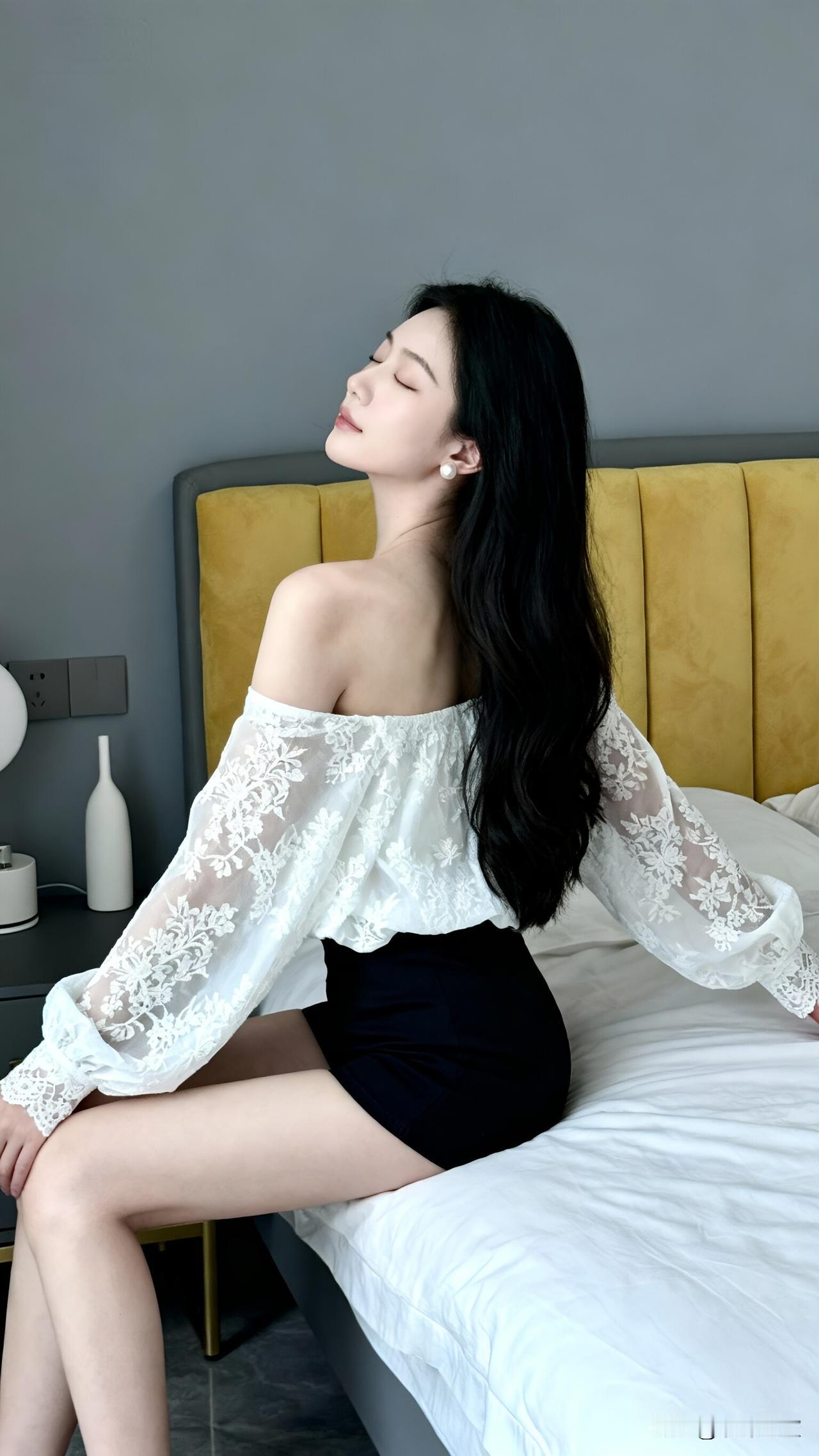 白蕾丝衫配黑短裤，这组穿搭把纯欲风玩明白了！
 
谁能拒绝纯欲风天花板的魅力？室