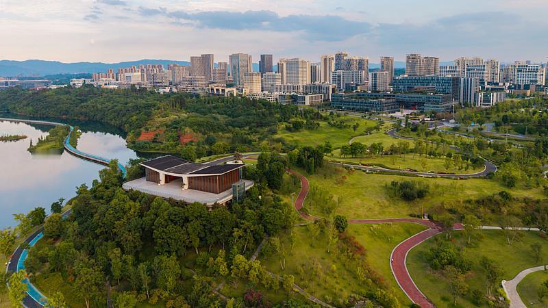 为什么说成都是西部最宜居的城市? 2026年“西部宜居第一城”讨论超火，成都成公