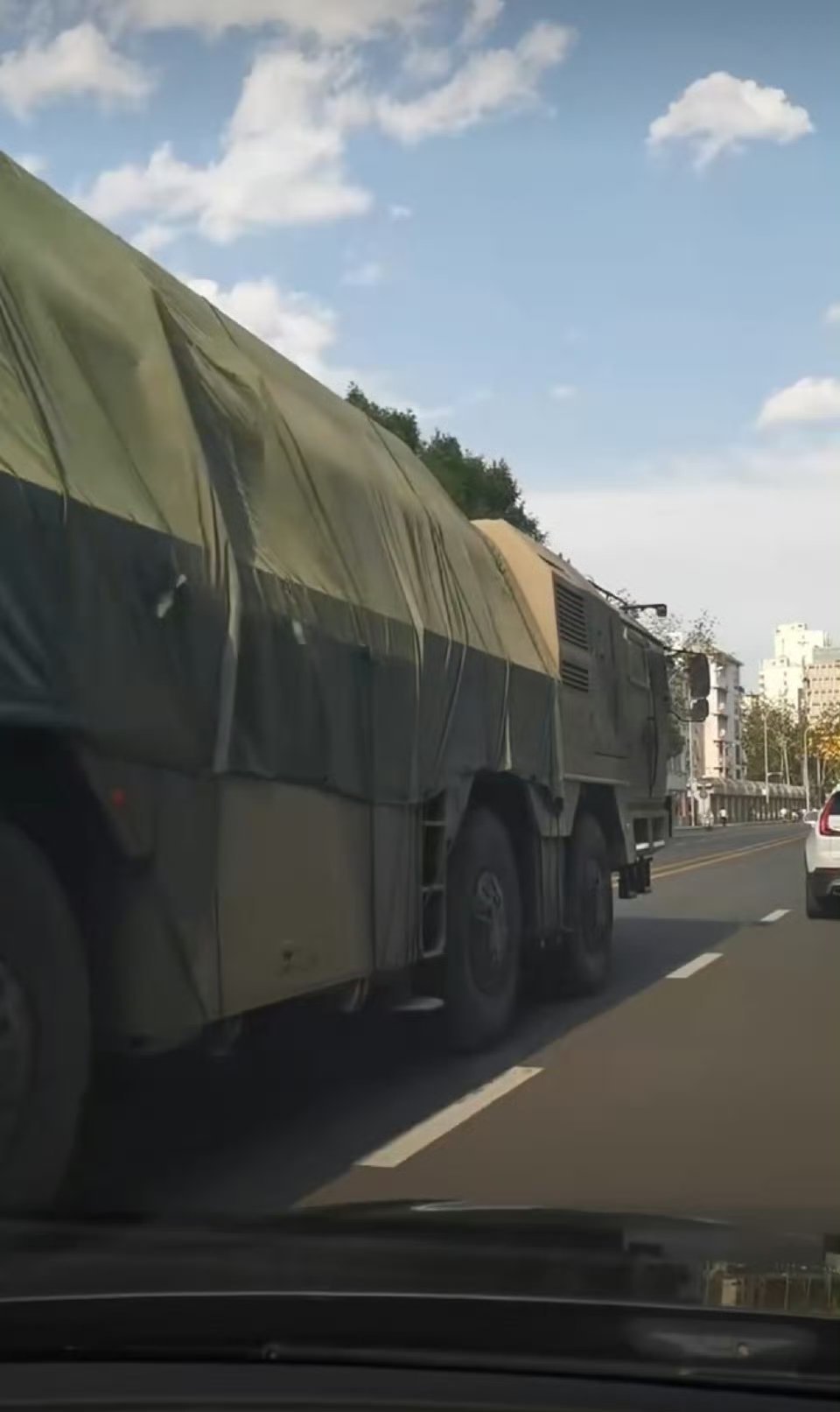 外网上的大型拦截导弹，猜测是HQ-29或xxx此外，今年3月一个猜测贴（图三），