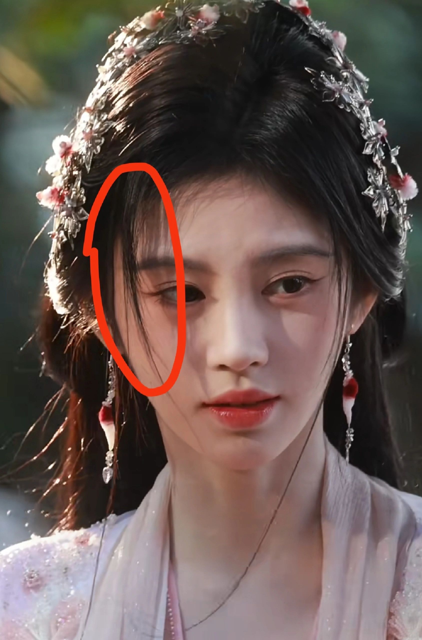 鞠婧祎这戳毛真的是风吹雨打，纹丝不动 