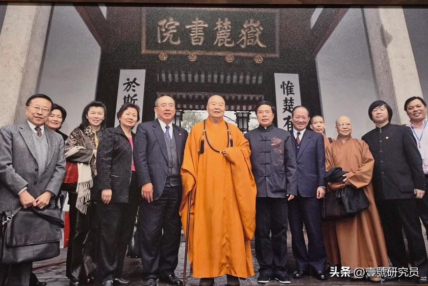 国民党前主席儿子、前桃园县长吴志扬今（26日）在脸书发文表示，大陆我们来了，带着