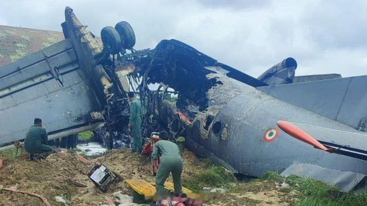 今天上午10时许，印度，阿萨姆邦，乔尔哈特空军基地，一架安-32（AN-32）军
