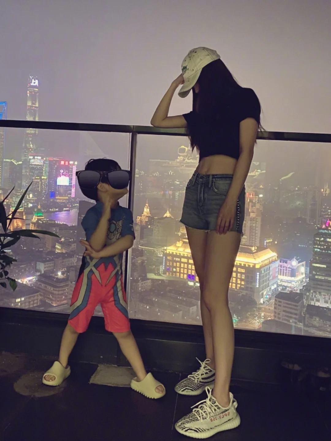 Angelababy和小海绵合照~