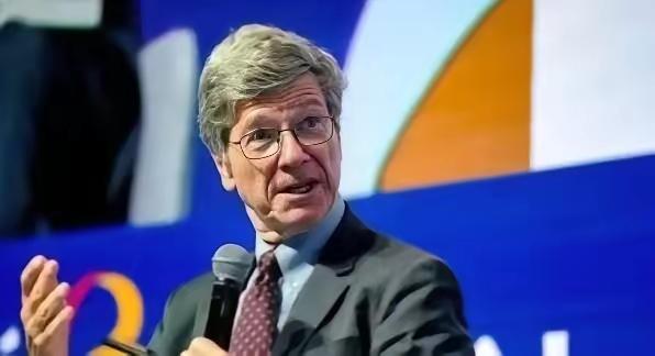 一位美国教授的真话，让全场掌声不断，也让很多人看清了真正的历史真相。杰弗里·萨克