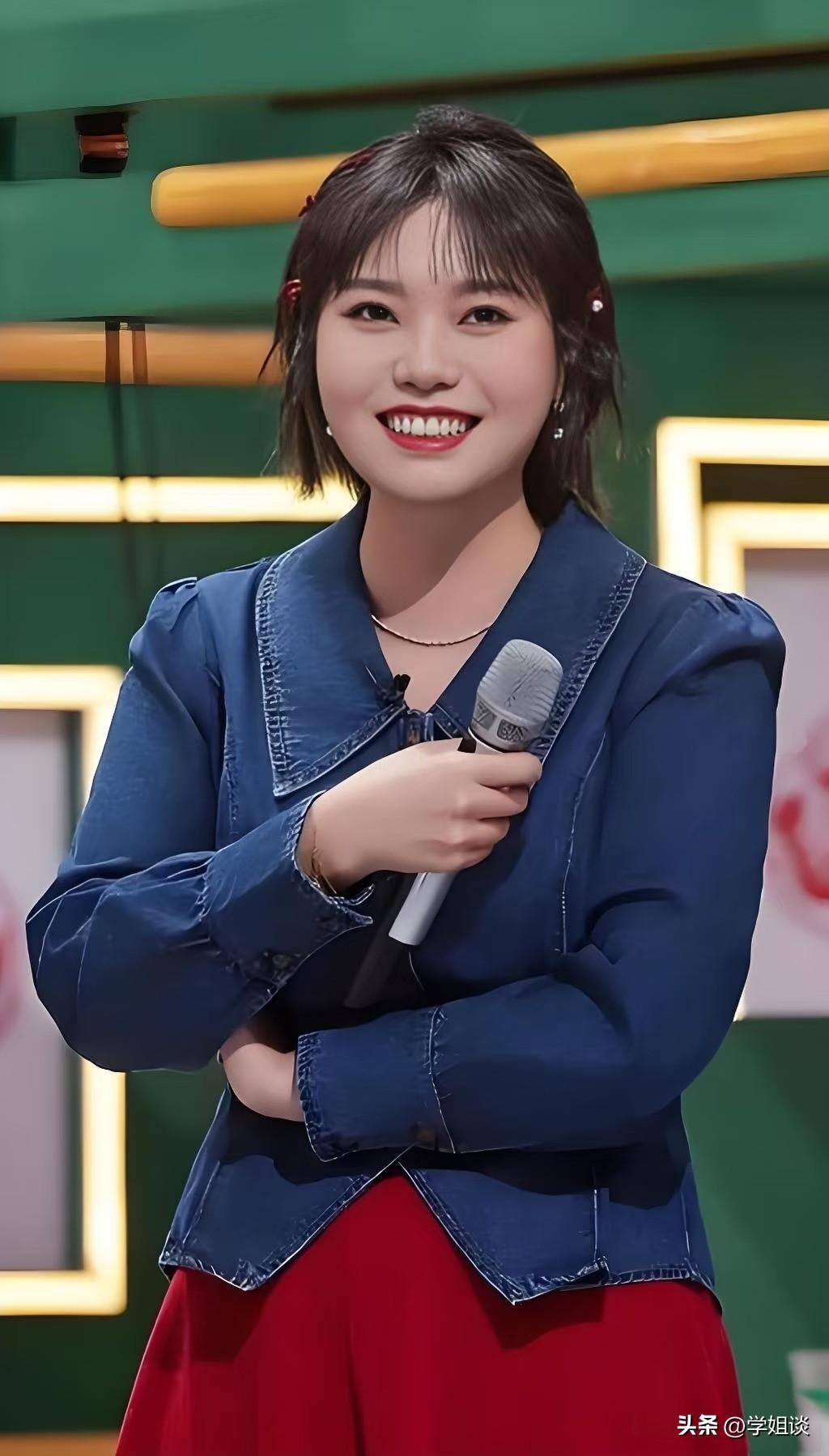 李雪琴，
要不你退出娱乐圈吧！
网友们都看不下去了，
你实在是太优秀了。

明明