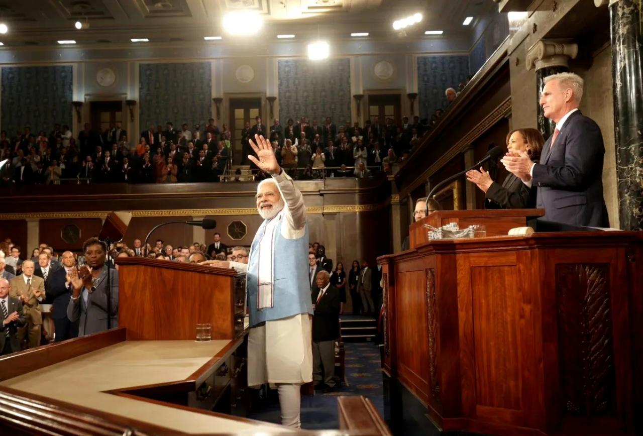 印度首次公开表态支持欧美对俄制裁。莫迪在美国国会演讲时表示，美国是世界最古老的民