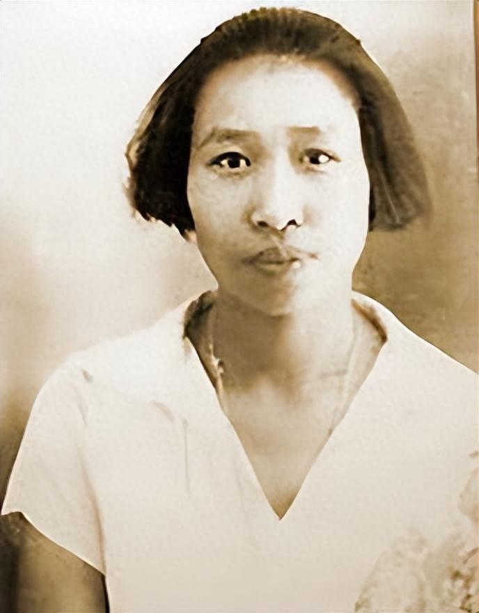 1955年周恩来请初恋女友吃饭，邓颖超得知后却责怪：为何不合张影

1955年4