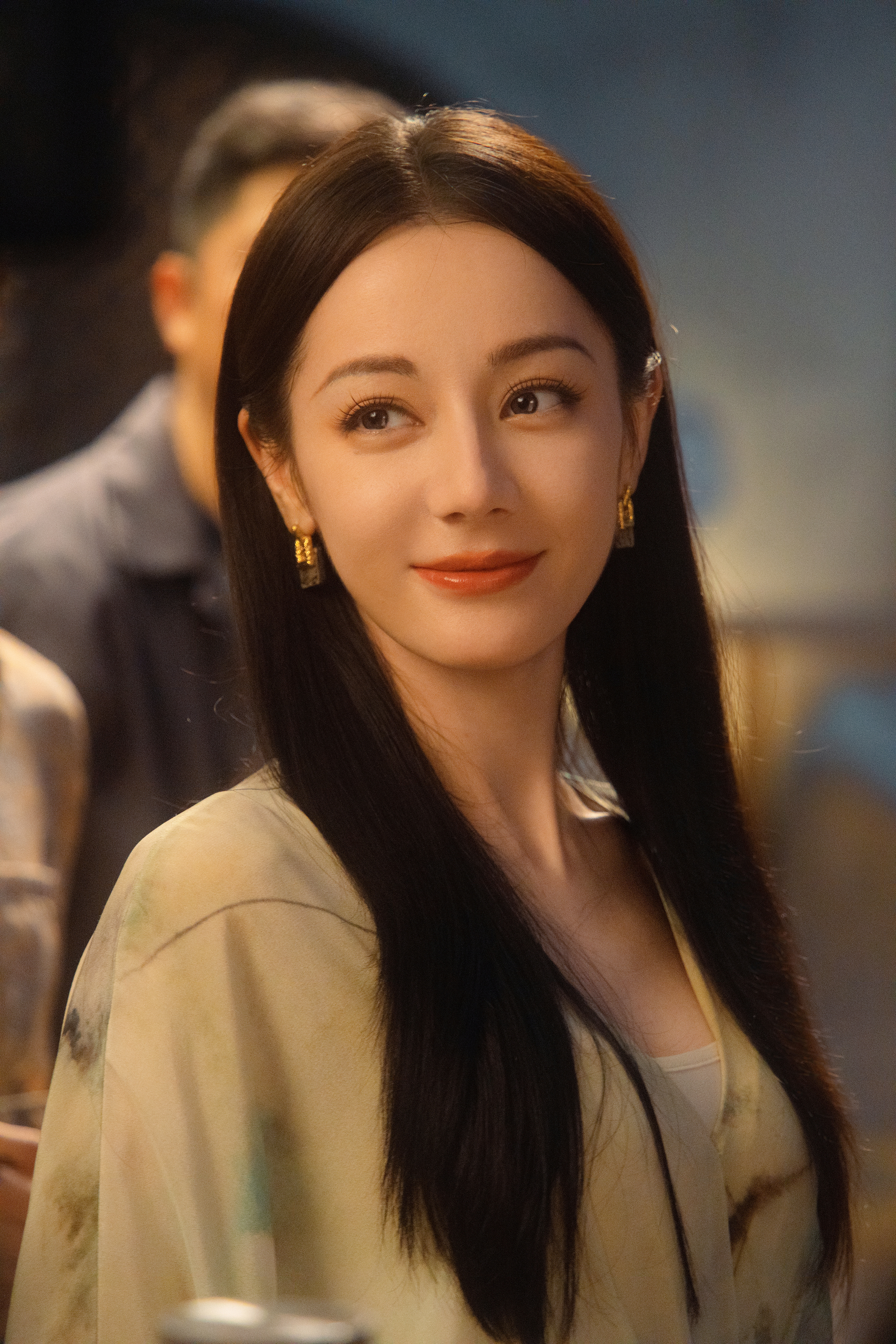迪丽热巴[超话] 🌕秋盈绮梦时，共享中秋月。聂九罗愿你中秋喜乐常伴，有家人在侧