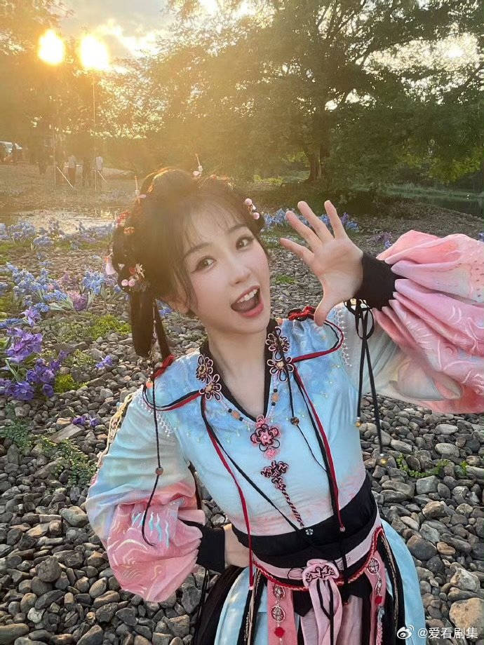 虞书欣这个镜头至今难忘虞书欣林妙妙这个角色演的很好虞书欣入围金鹰奖女主候选属实惊