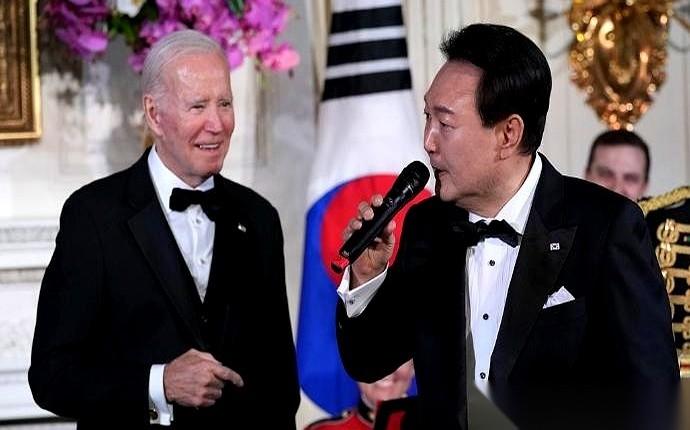 我勒个去，这手操作真的给我看愣了。
美国船来我们港口，得额外交一笔“特别港务费”