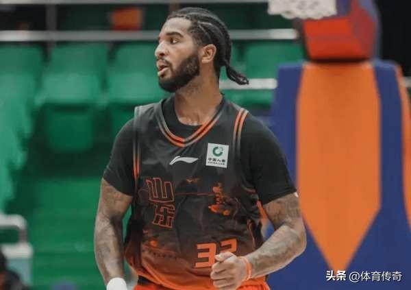 山东高速男篮场均20.6分8.0篮板2.6助攻的大外援克里斯手指骨折，预计缺席3