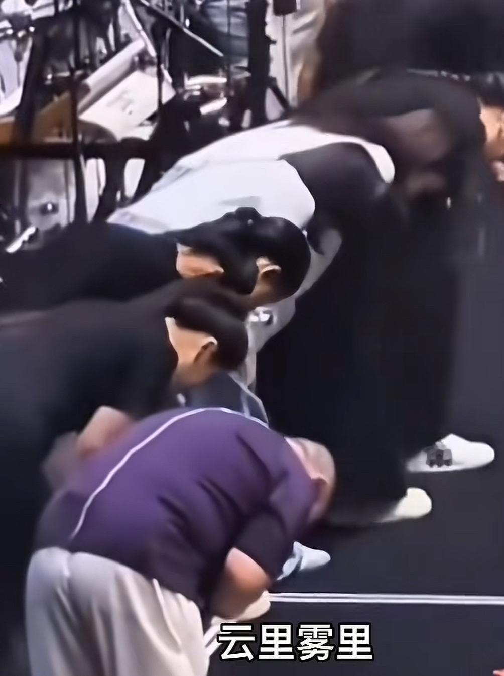 刀郎团队，是目前我见过的最干净的团队，没有之一！

我们已习惯了演唱会上华丽服饰