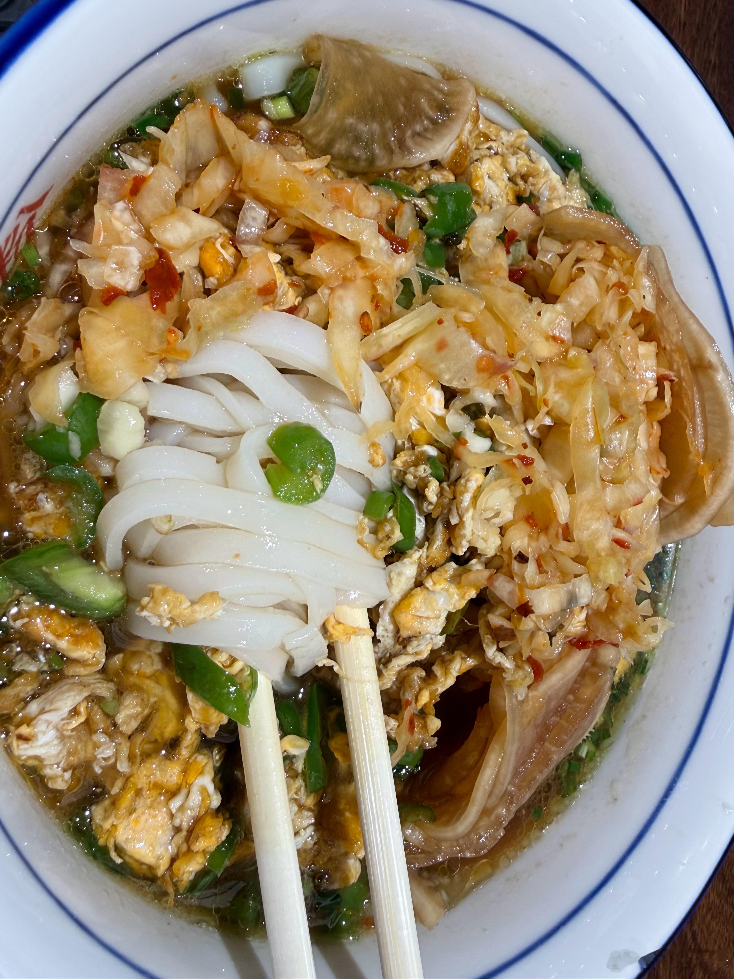 今天长沙降温好冷🥶果然长得好看没什么用既不抗冻也不抗饿呀 ​​​