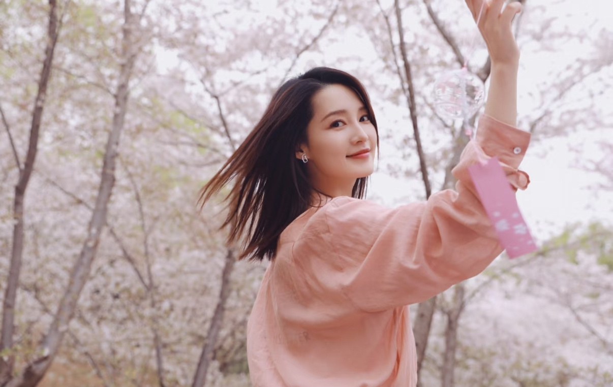 橘子夜聊 樱花树下站爱的人更美，想看你担的春日花照！ 