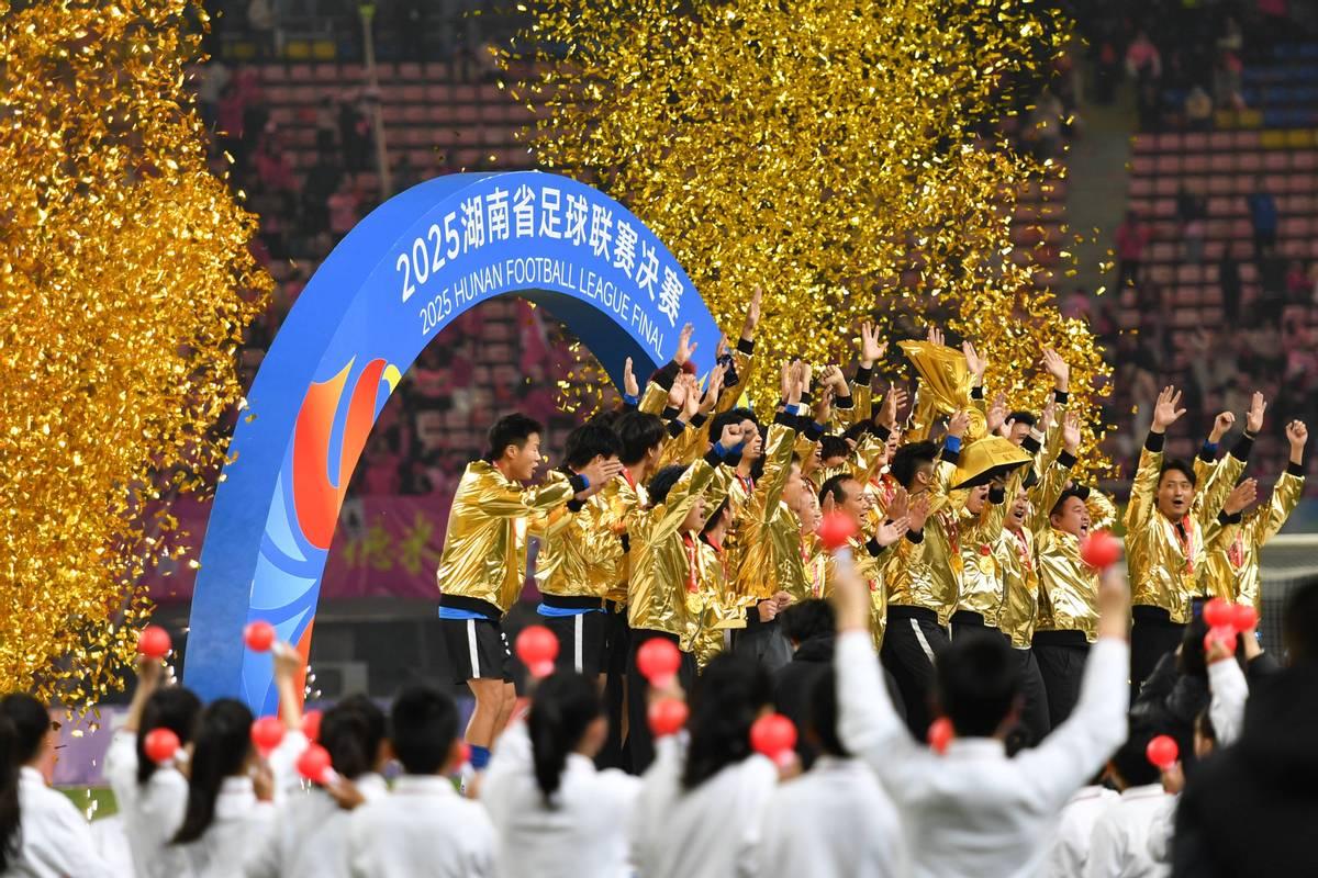 宠粉又给力！广汽埃安助力湘超，送车福利燃爆足球圈。

2025年“湘超”联赛中，