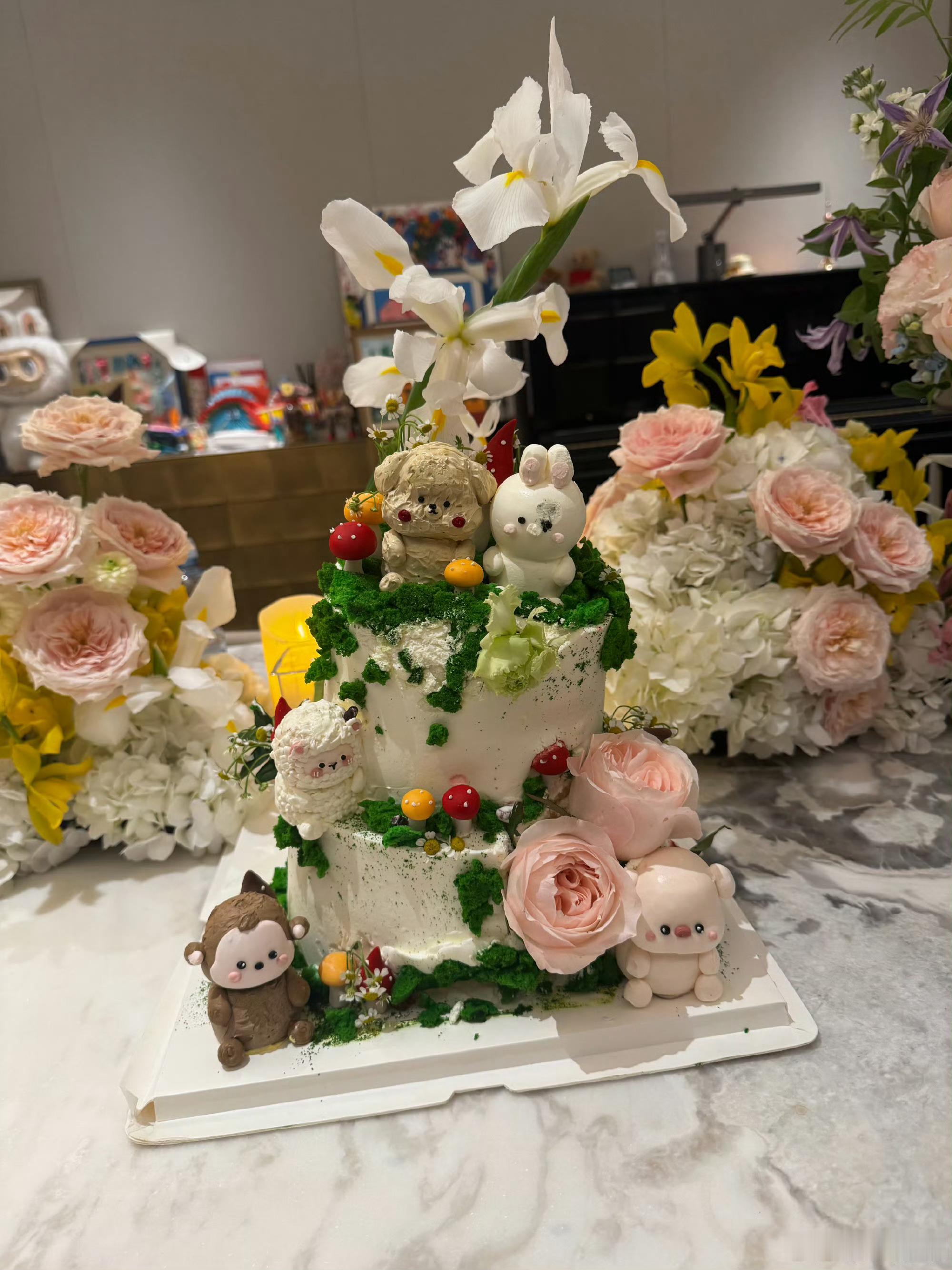 赵丽颖分享生日蛋糕照赵丽颖分享生日蛋糕照片啦～特别温暖的布置，特别有爱的氛围～生