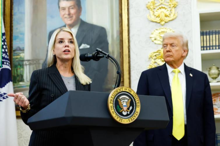 特朗普又动真格了！刚把司法部长邦迪给炒了，理由藏得太深！

可能有人不知道，邦迪