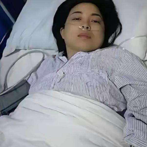 浙江48岁善良护工无偿照料无亲无故植物人整整8年，本以为付出无人知晓，女子苏醒后