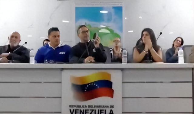 委内瑞拉代总统罗德里格斯透露了一个情况，她说，当时美国方面表示 马杜罗 已死，她