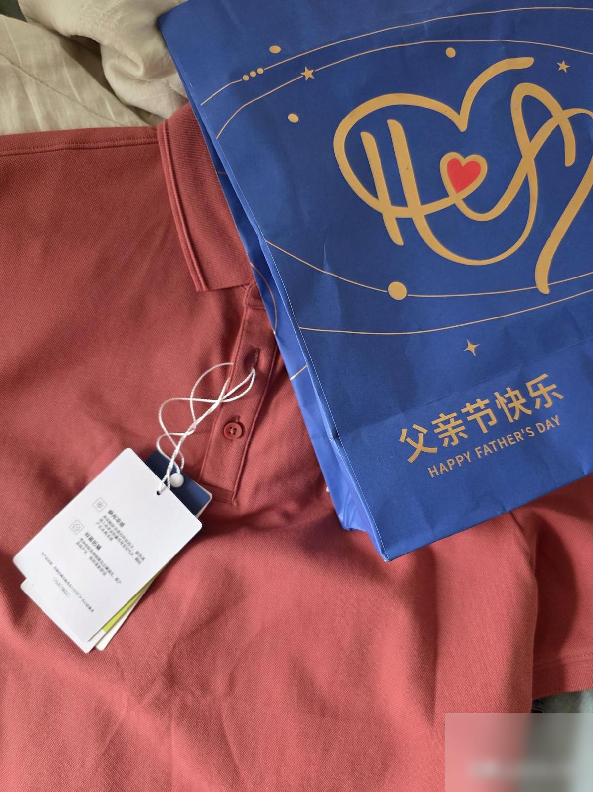 要不是接到女儿的礼物和电话，真不知道父亲节……
收到女儿那份心意，今天又在视频里