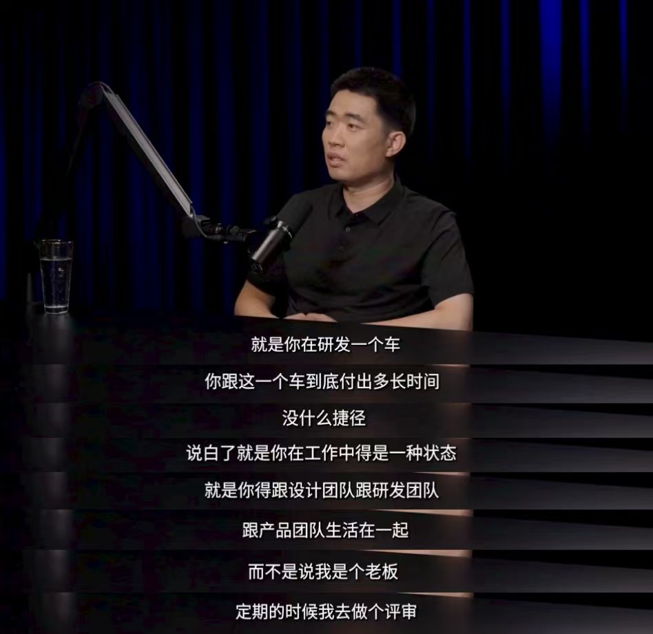 想哥还真不像一个老板，平时深居简出的，在哪出现都是一件简单的T恤衫，留着简单的发
