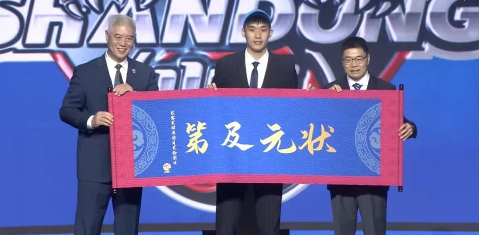 CBA选秀大会进行，山东高速男篮用状元签选到了谢智杰。谢智杰是北体大男篮的队长，