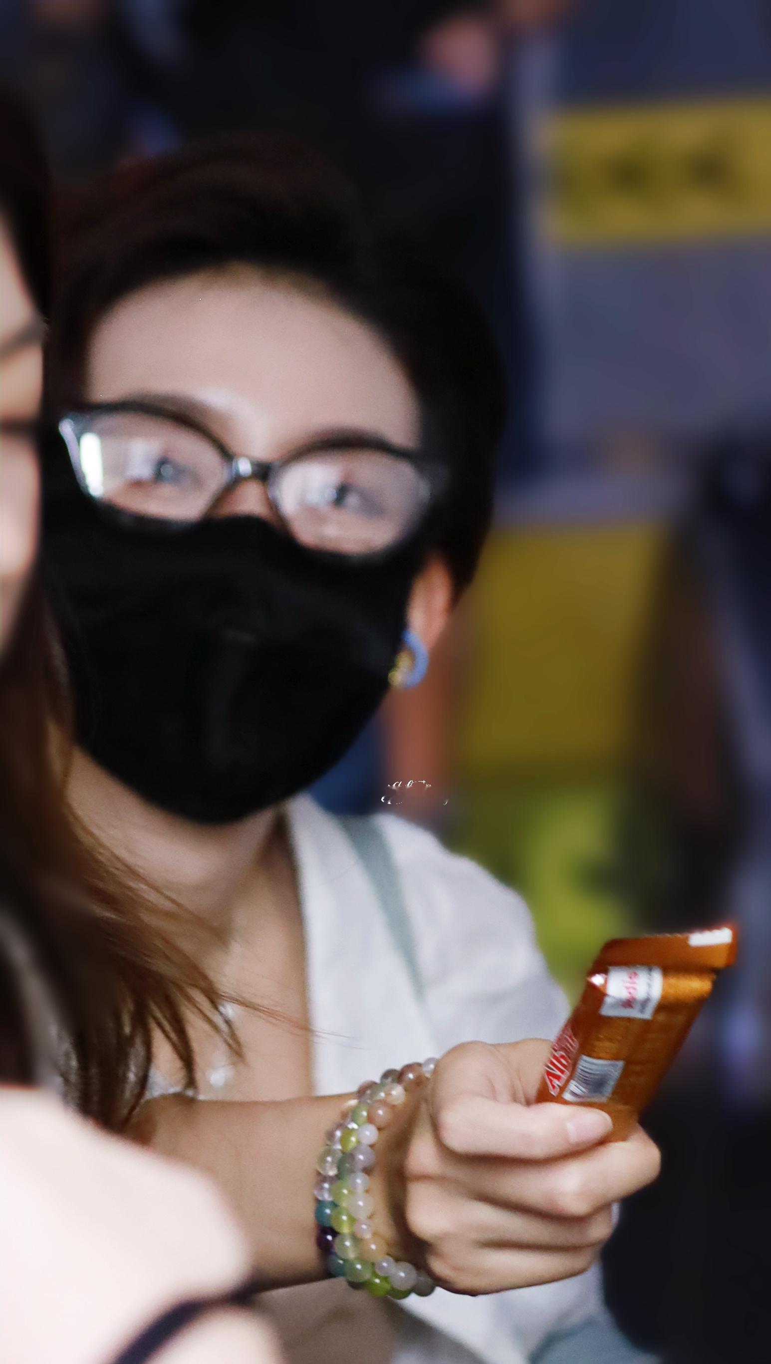 好消息递东西了坏消息没对上焦 ​​​