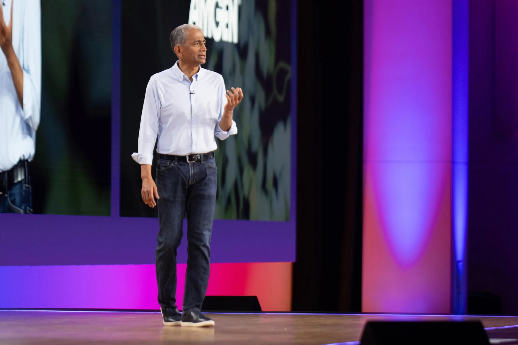 微软体验与设备部门执行副总裁 Rajesh Jha 宣布将于 6 月底退休，结束