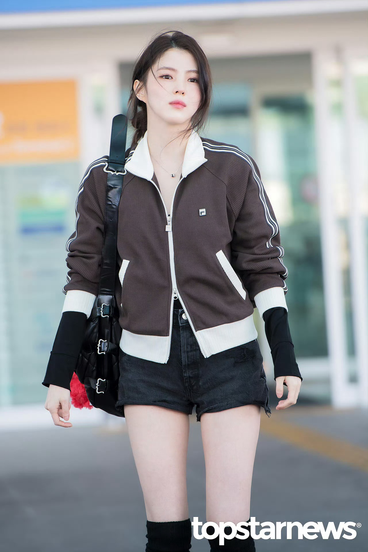 韩素希  x  FILA 2026秋冬大秀苏西姐启程米兰时装周  机场出发照软萌