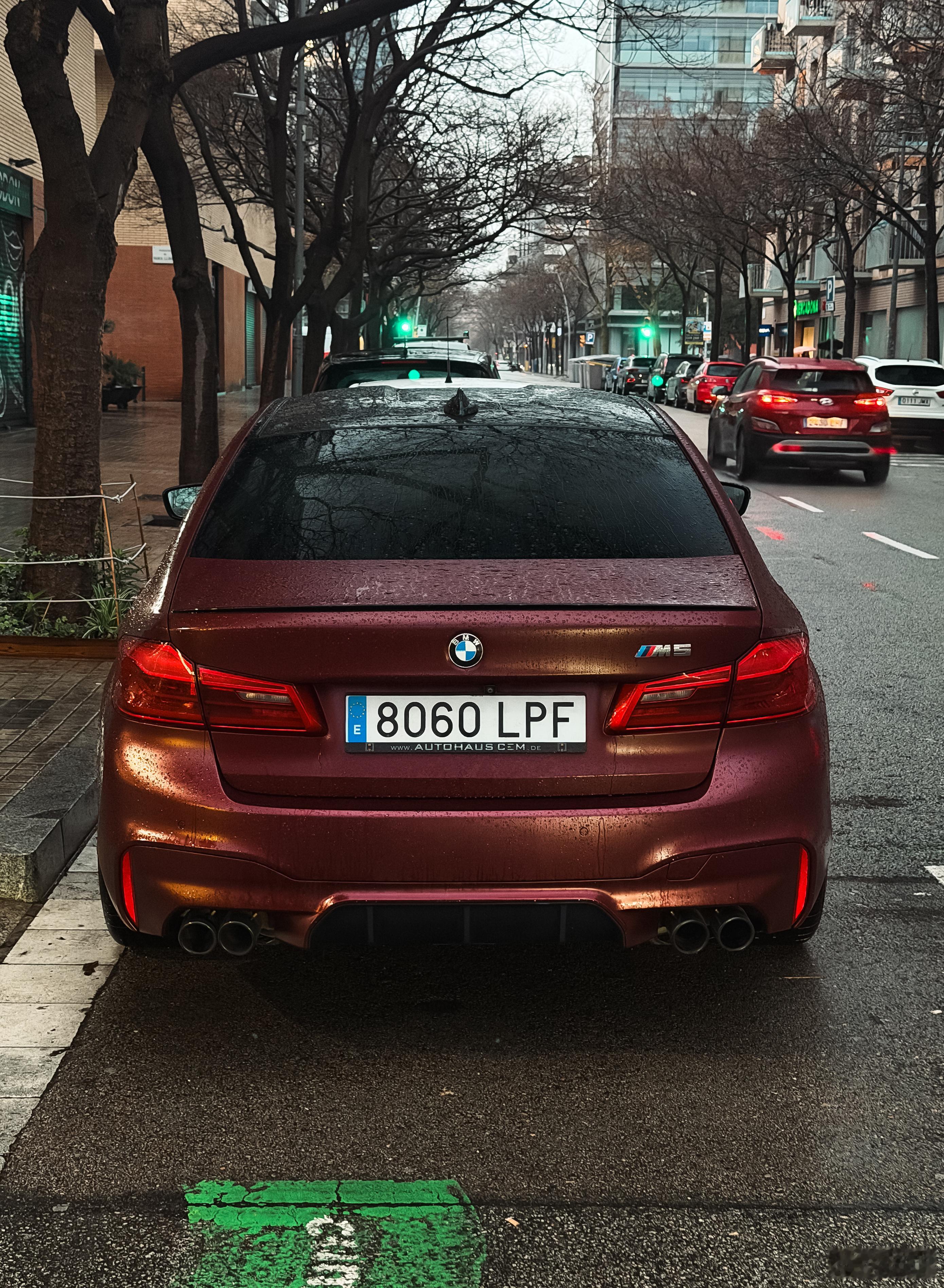 最棒的一代M5 在我心里只能是F90的前期款纯燃油 长得帅 发动机靠谱 勺子大灯