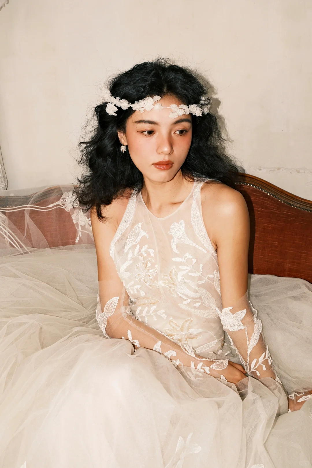 又来“妈妈年轻时候的婚纱照儿”了🫧💭