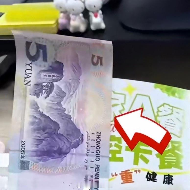【最狠的广告：深圳一商家发传单每张夹5元现金】
   深圳龙华一家餐饮商家在传单