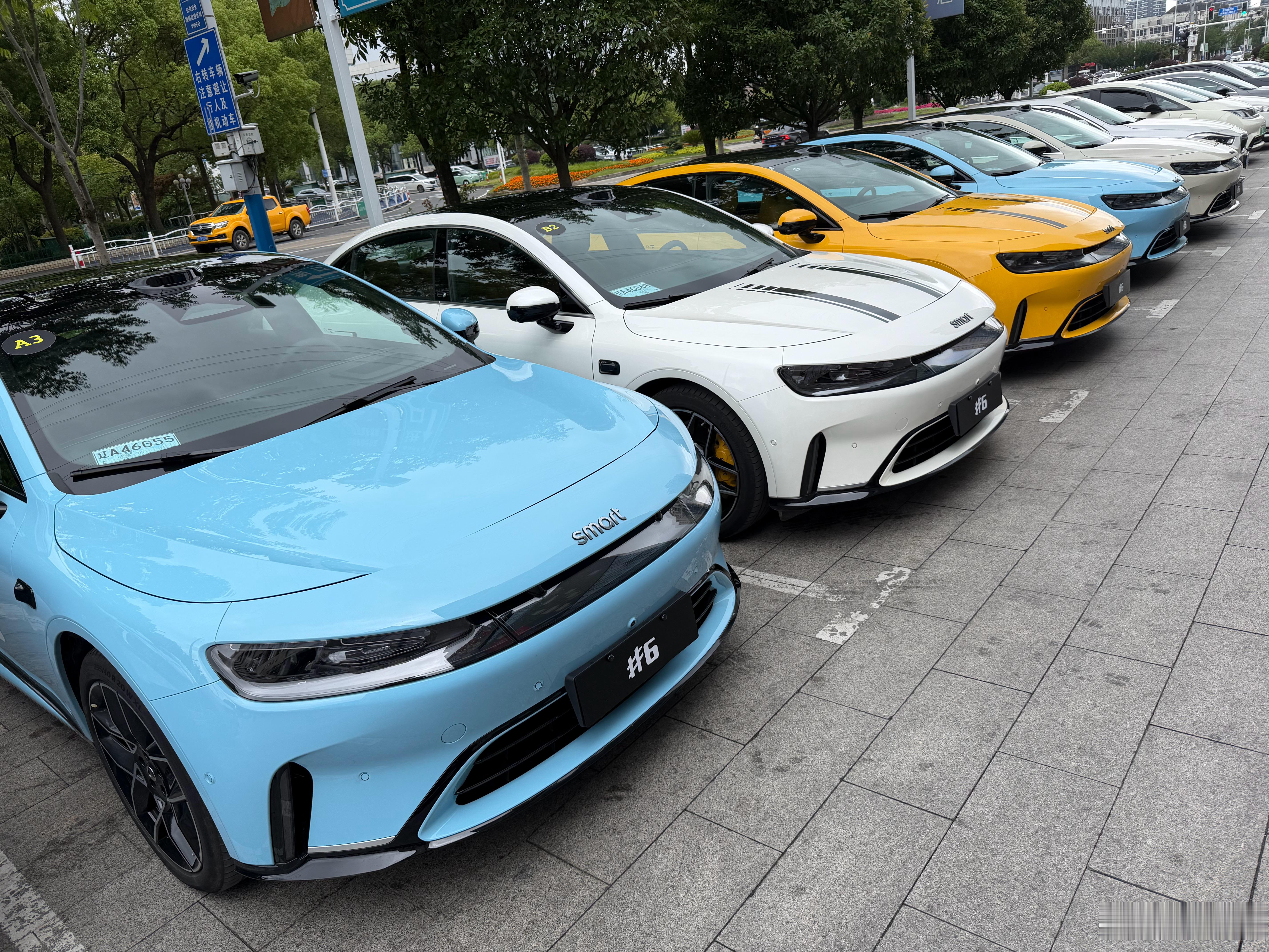 这么多颜色我觉得白色最帅 如皋
