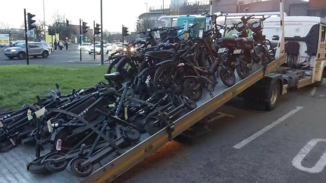 日落落帝国收缴电动自行车~~~ 日落落帝国是打算直接封禁这玩意了吗？？？ 