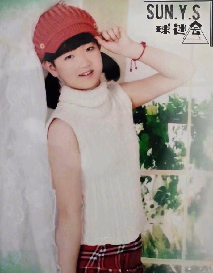 第一次见长发穿裙子的孙颖莎  是长发穿裙裙的小莎[送花花] 