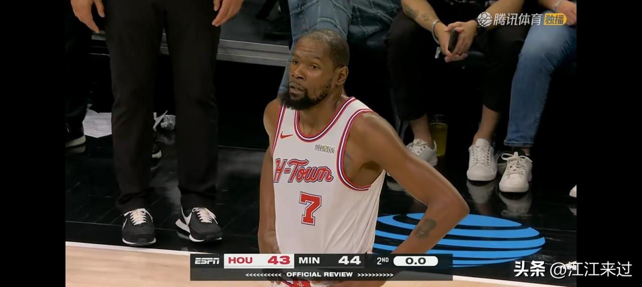 火箭与森林狼又打了半场效率很低的比赛！火箭半场43比44森林狼！
火箭缺一内线一