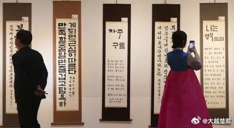 韩国将今年经济增速预测由2%大幅上调至3%，并寄望借助半导体和AI产业实现。 