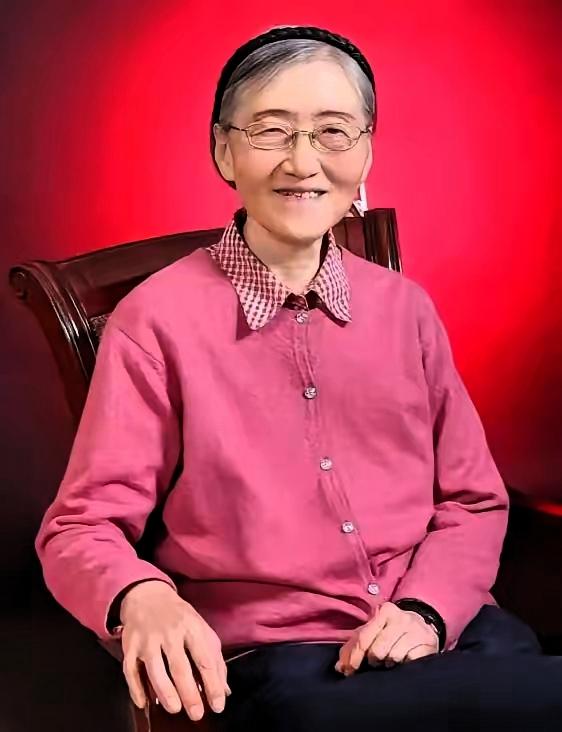 谁能想到，上海医学院的高材生会在零下40度的林场里，背着药箱跑遍山林25年？看《