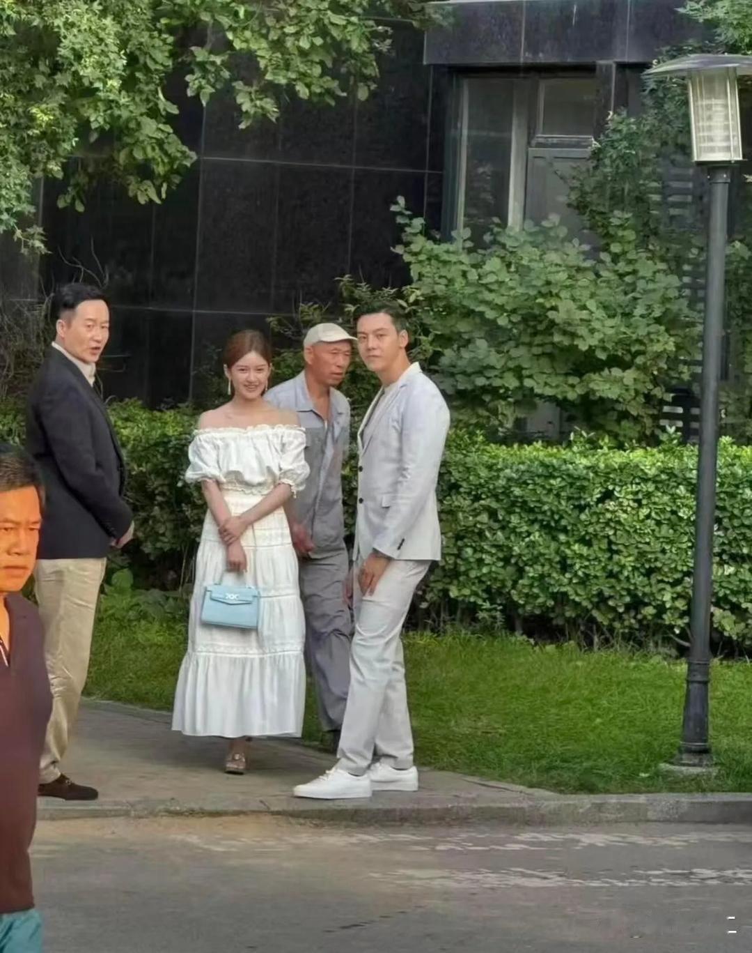 偶遇明星，赵露思是真的不上镜 