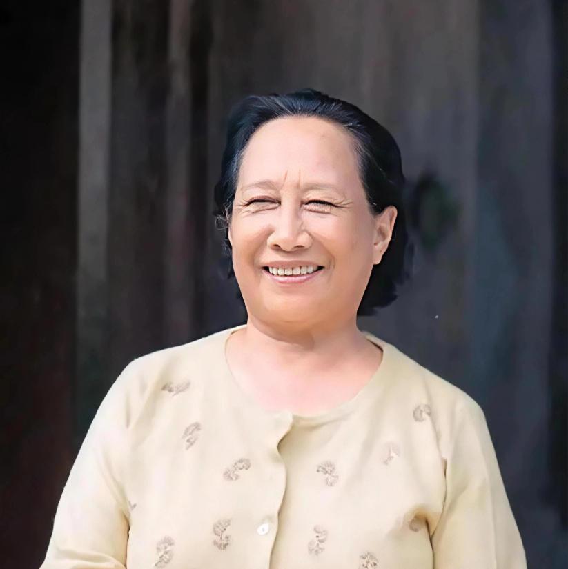 1997年，冯小刚拍《甲方乙方》，到处找老北京四合院。正好演员傅彪跟他说，我邻居